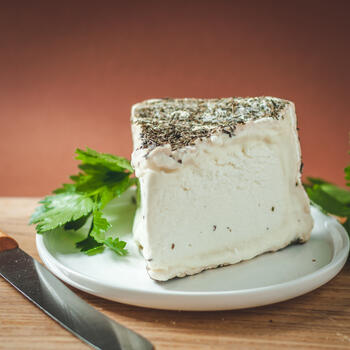 Chavr&eacute; mit Kr&auml;utern der Provence